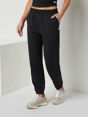 Vuori Boyfriend Joggers Sweatpants DreamKnit Black